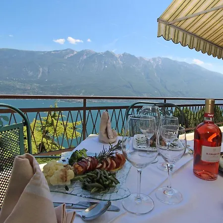 Village Lucia 3*