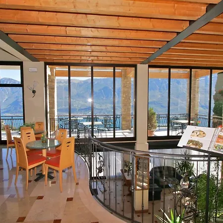 Village Lucia 3* Tremosine