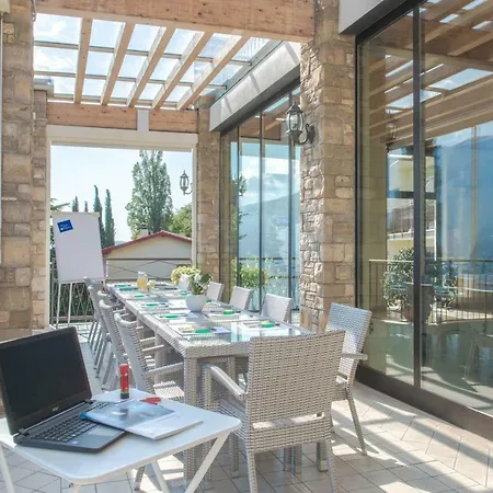 Village Lucia מלון 3*